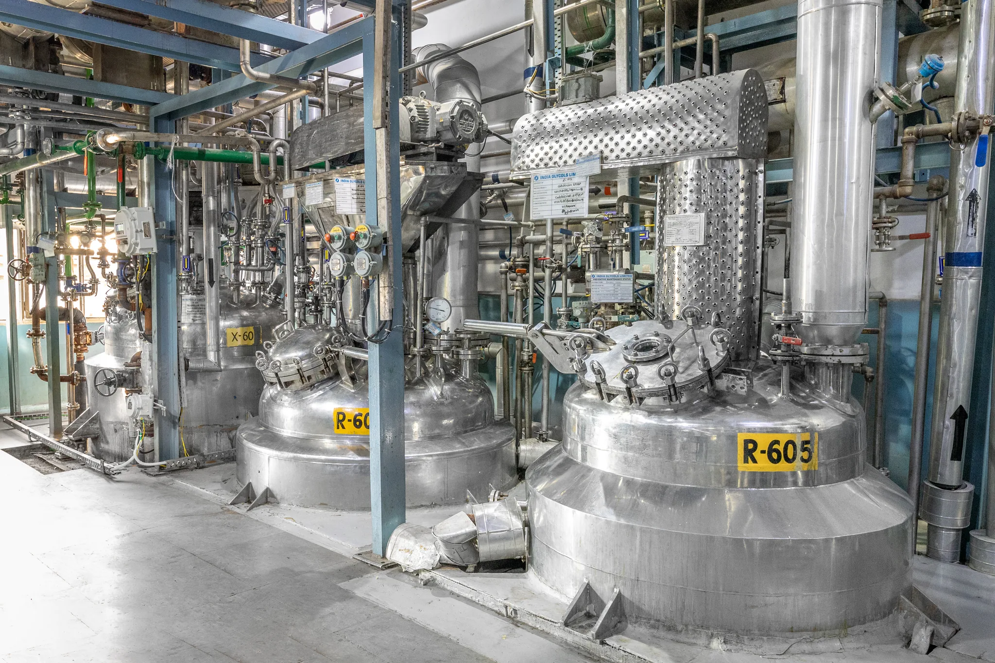 Stainless steel reaction vessels in the process block
